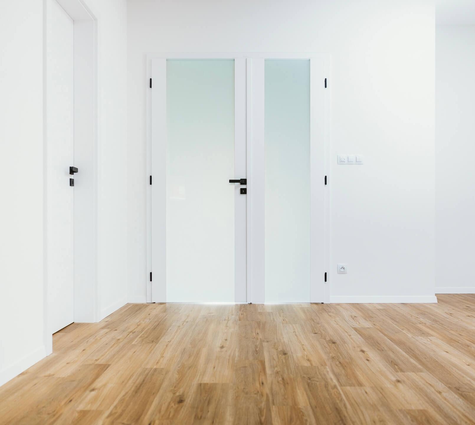 3. Dveře s lepeným bezpečnostním sklem